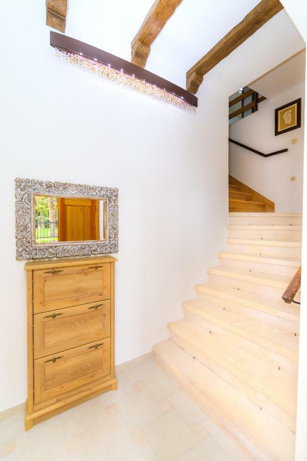 Holiday Home Obrov Kaštela Екстериор снимка