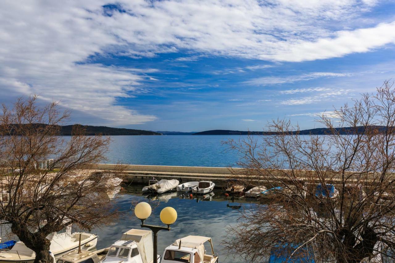 Holiday Home Obrov Kaštela Екстериор снимка