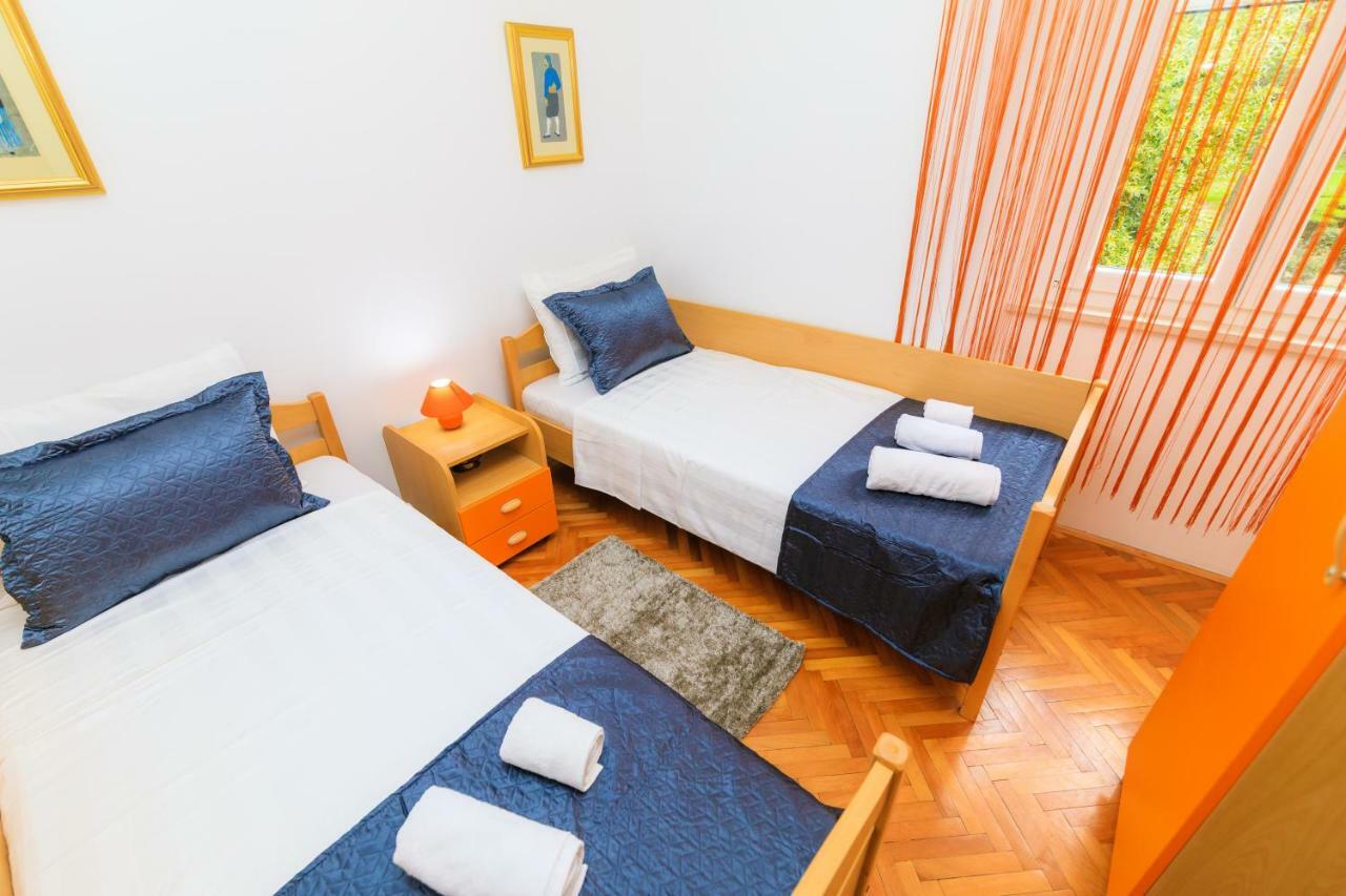 Holiday Home Obrov Kaštela Екстериор снимка