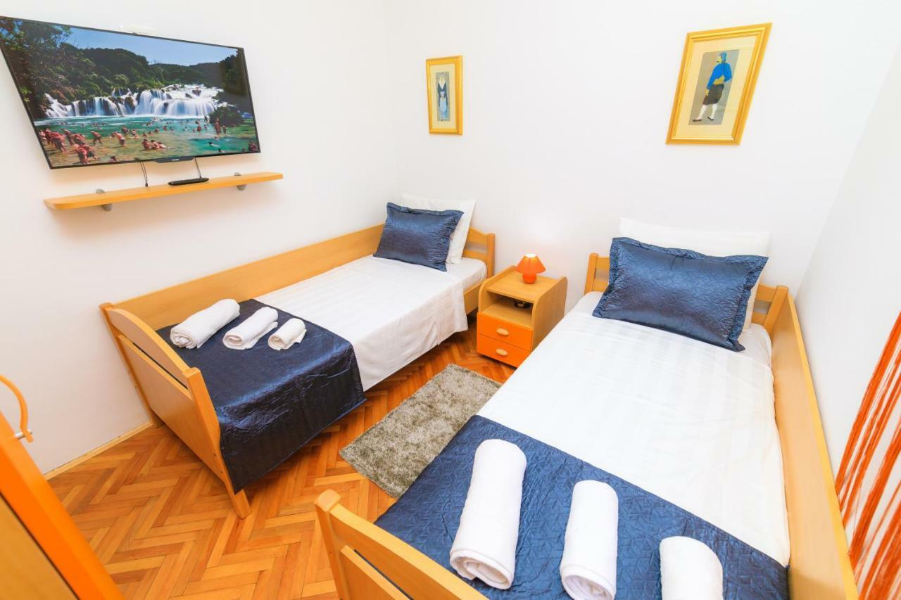 Holiday Home Obrov Kaštela Екстериор снимка