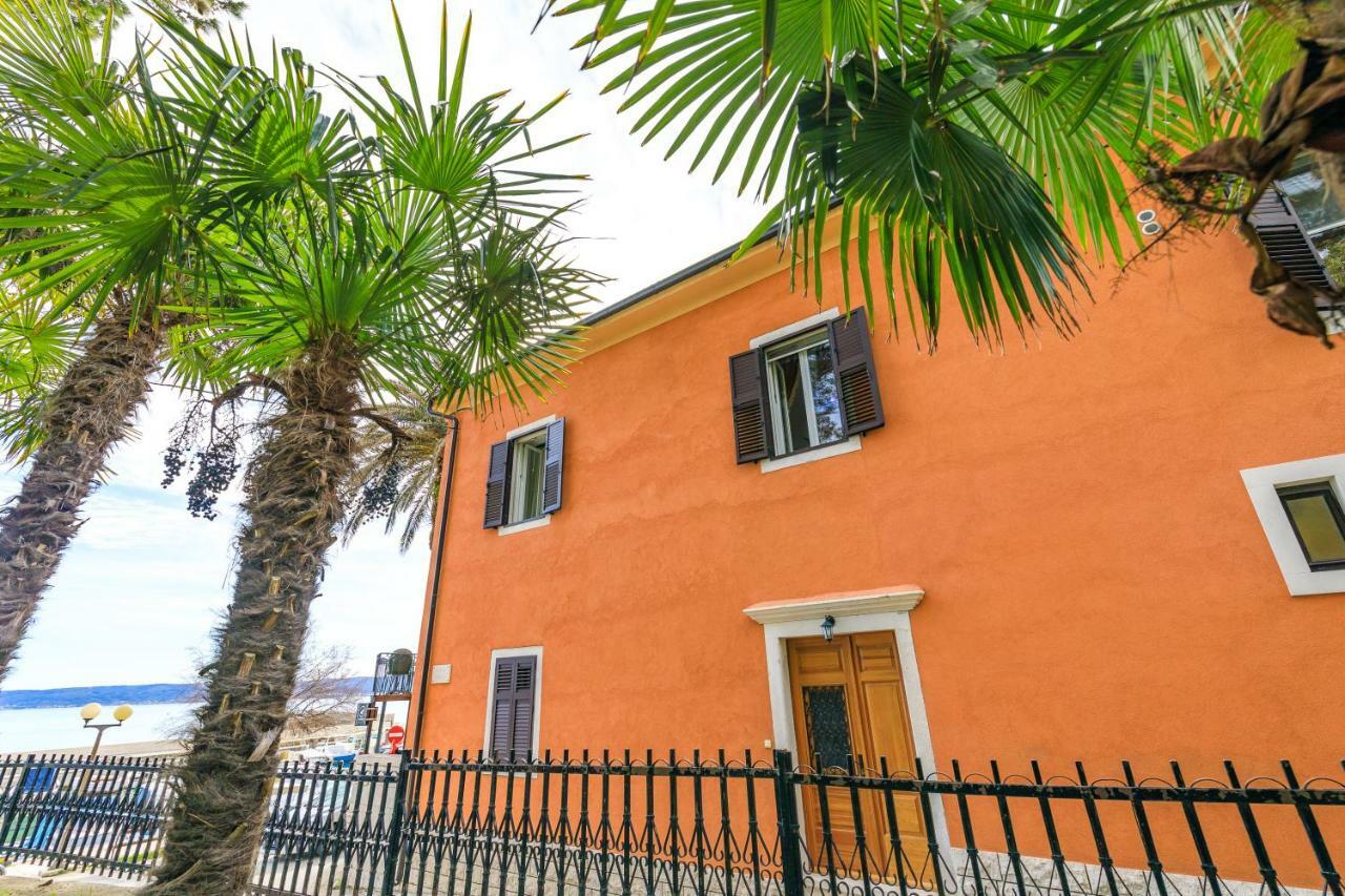 Holiday Home Obrov Kaštela Екстериор снимка
