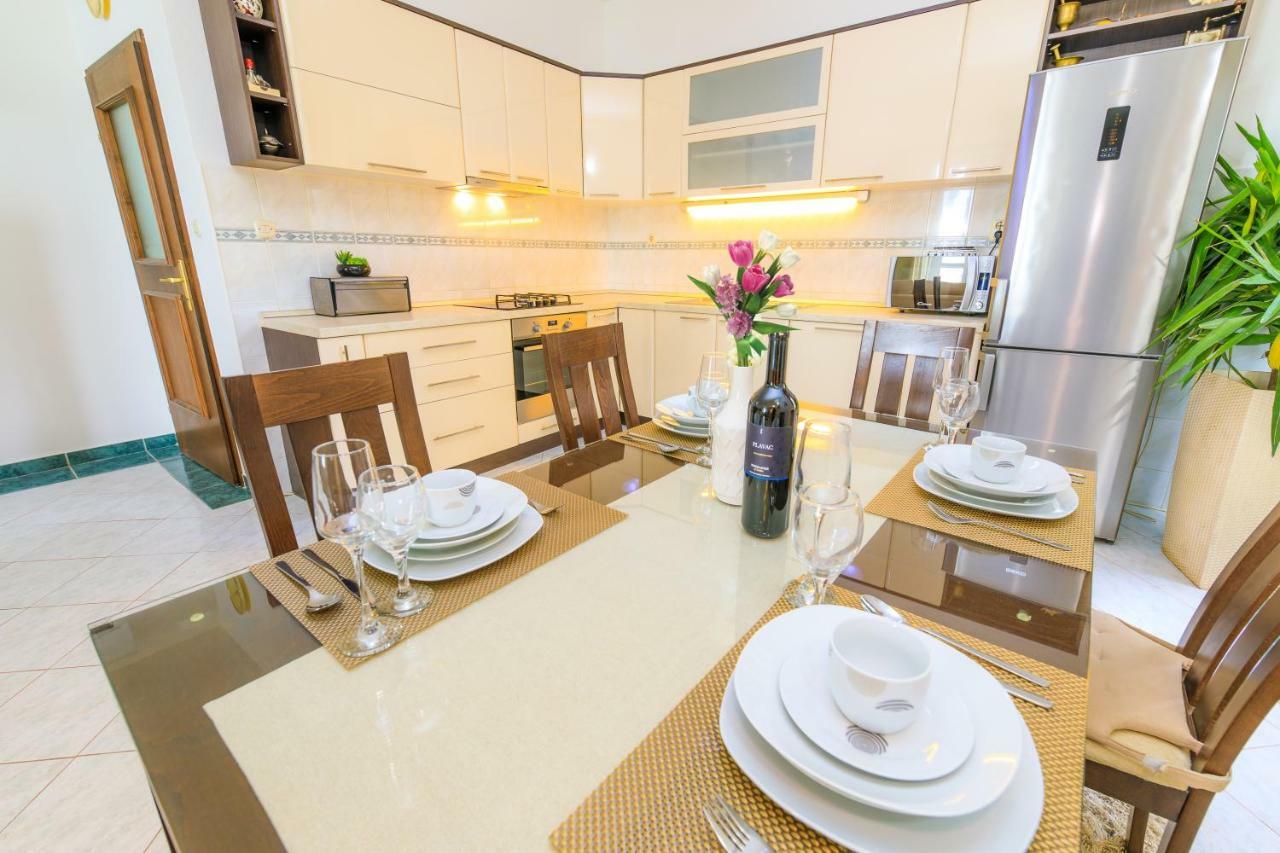 Holiday Home Obrov Kaštela Екстериор снимка