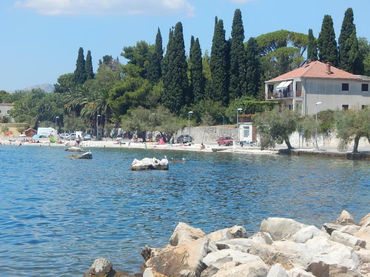 Holiday Home Obrov Kaštela Екстериор снимка